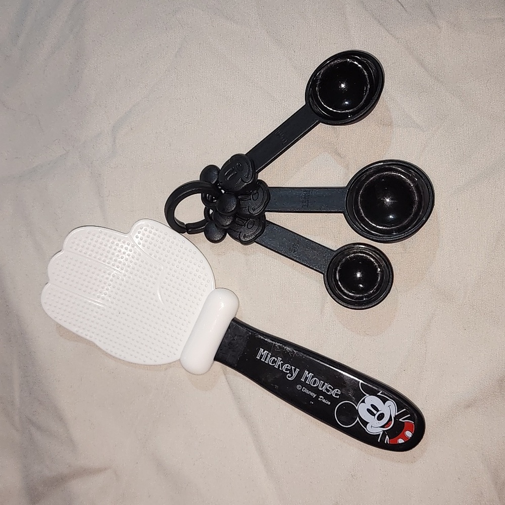 Disney Mickey Mouse rice and measuring spoons